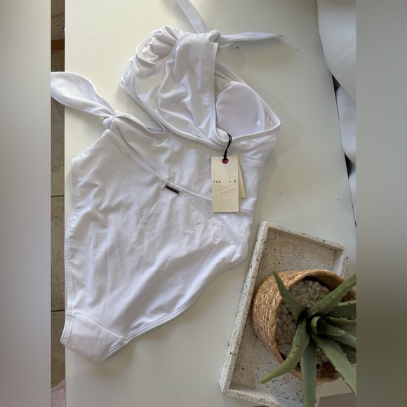 Ted baker white one shoulder swimsuit FINAL PRICE - Picture 4 of 8